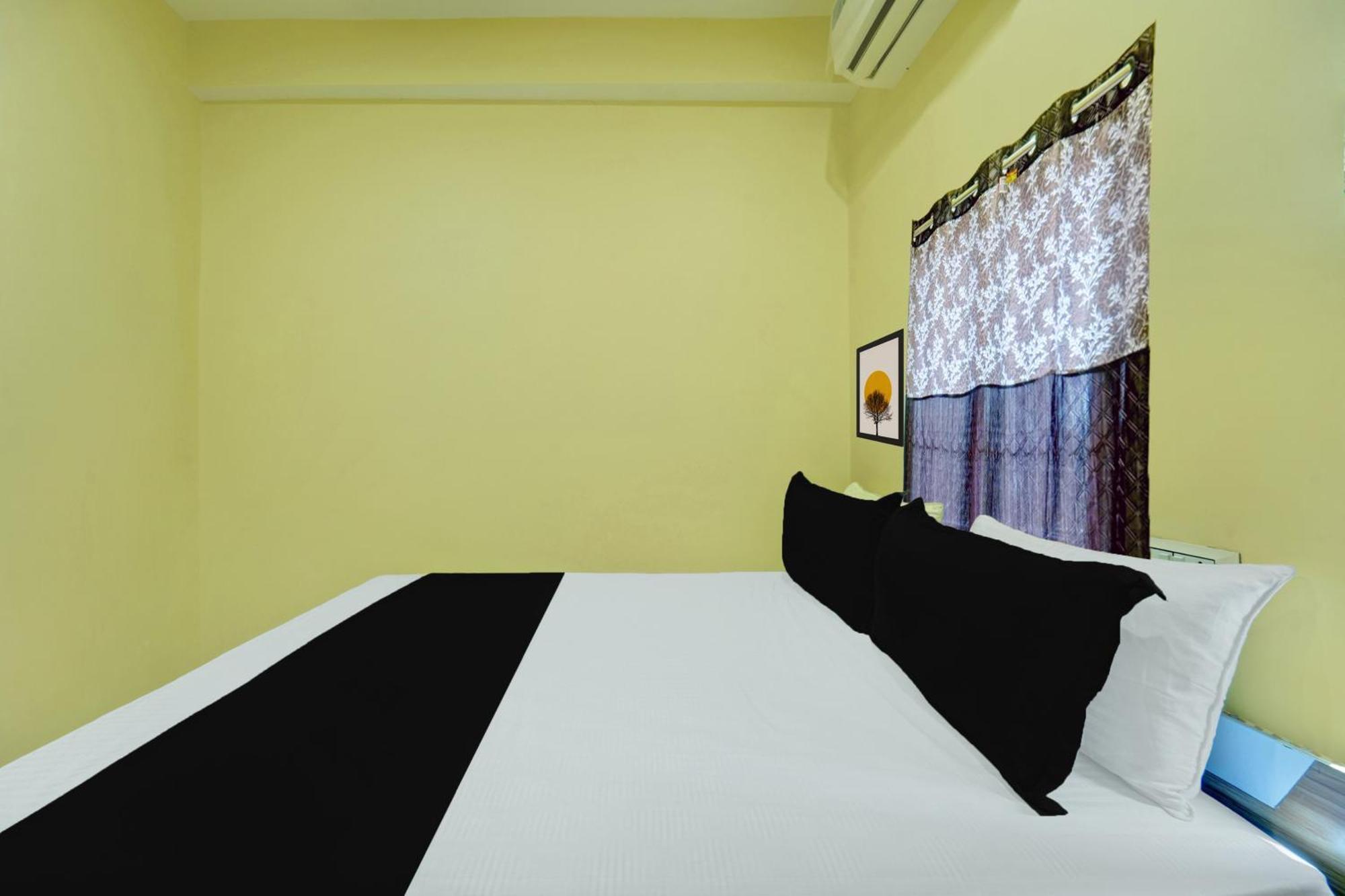 Hotel O Radha Rani Hotel Rádzsgír Kültér fotó